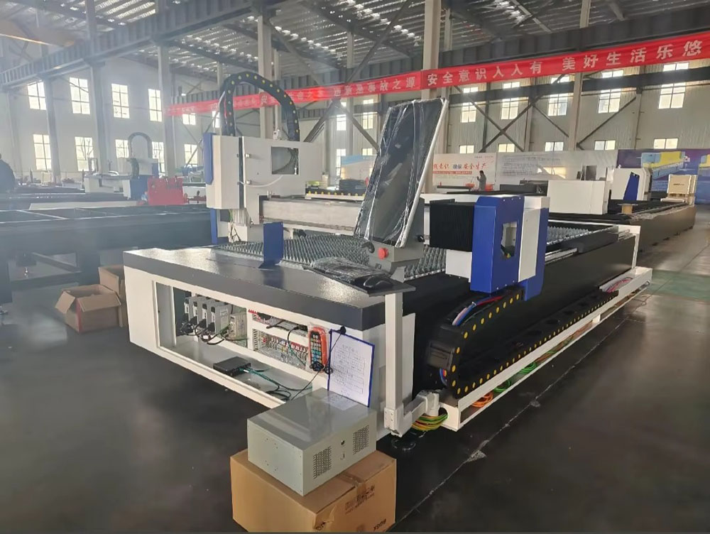 工業用 3000W CNC ファイバーレーザー切断機鋼銅金属 - Metal Laser Cutter Head のレビューと価格